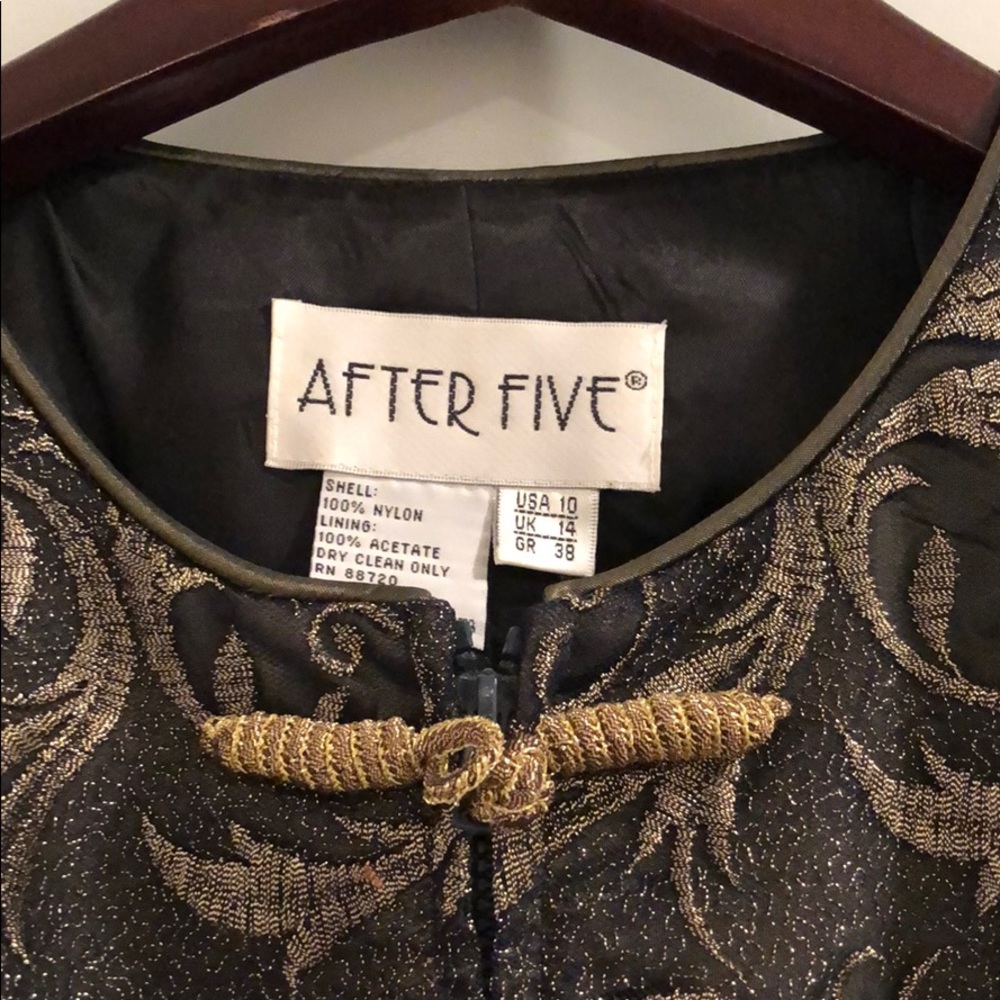 Beautiful Formal Patterned Blazer - image 3